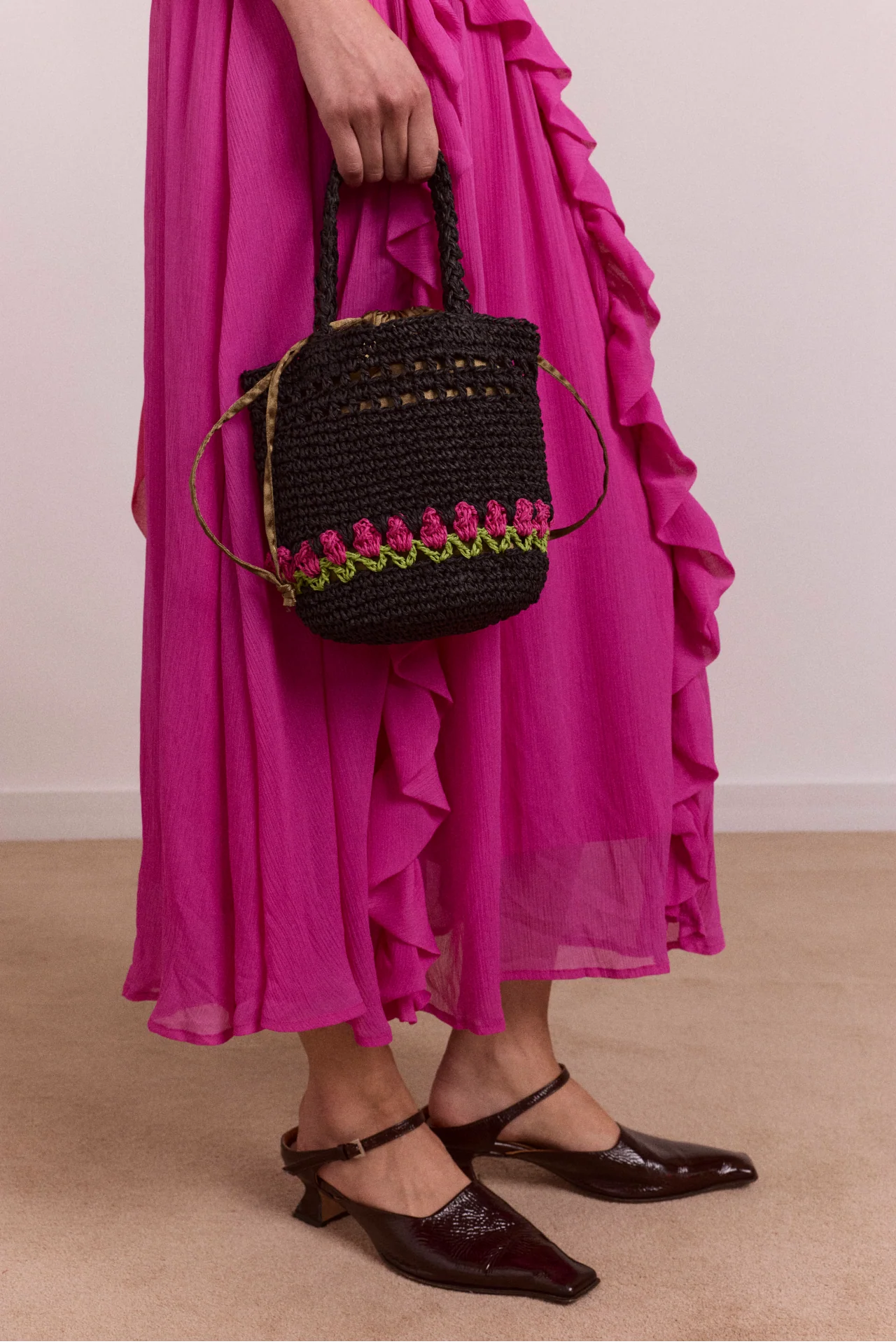 1561-raffia-tulip-bag-1.webp Raffia Tulip Bag