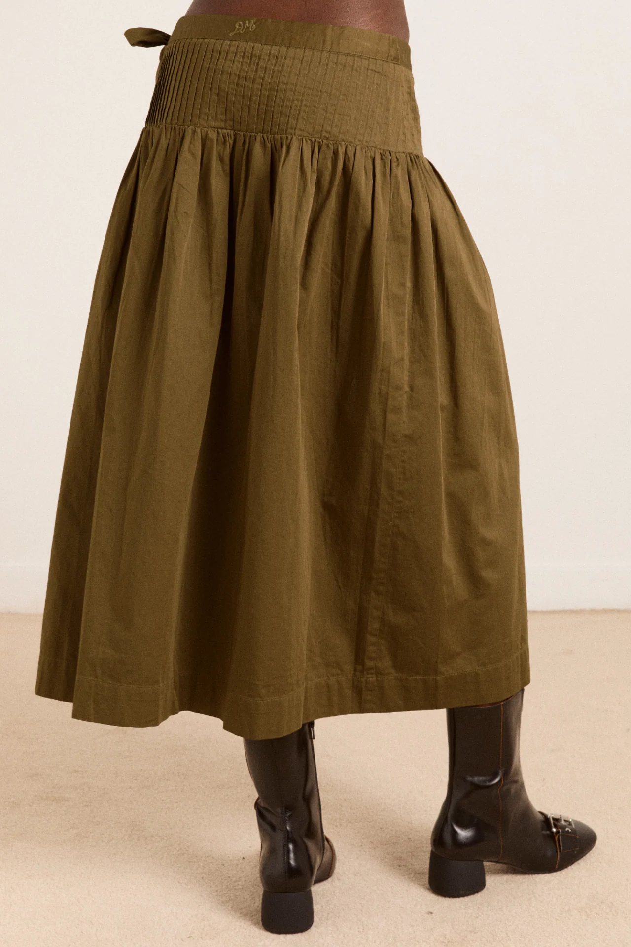 1675-josie-midi-skirt-olive-cotton-satin-10.webp Josie Midi Skirt - Olive Cotton Satin