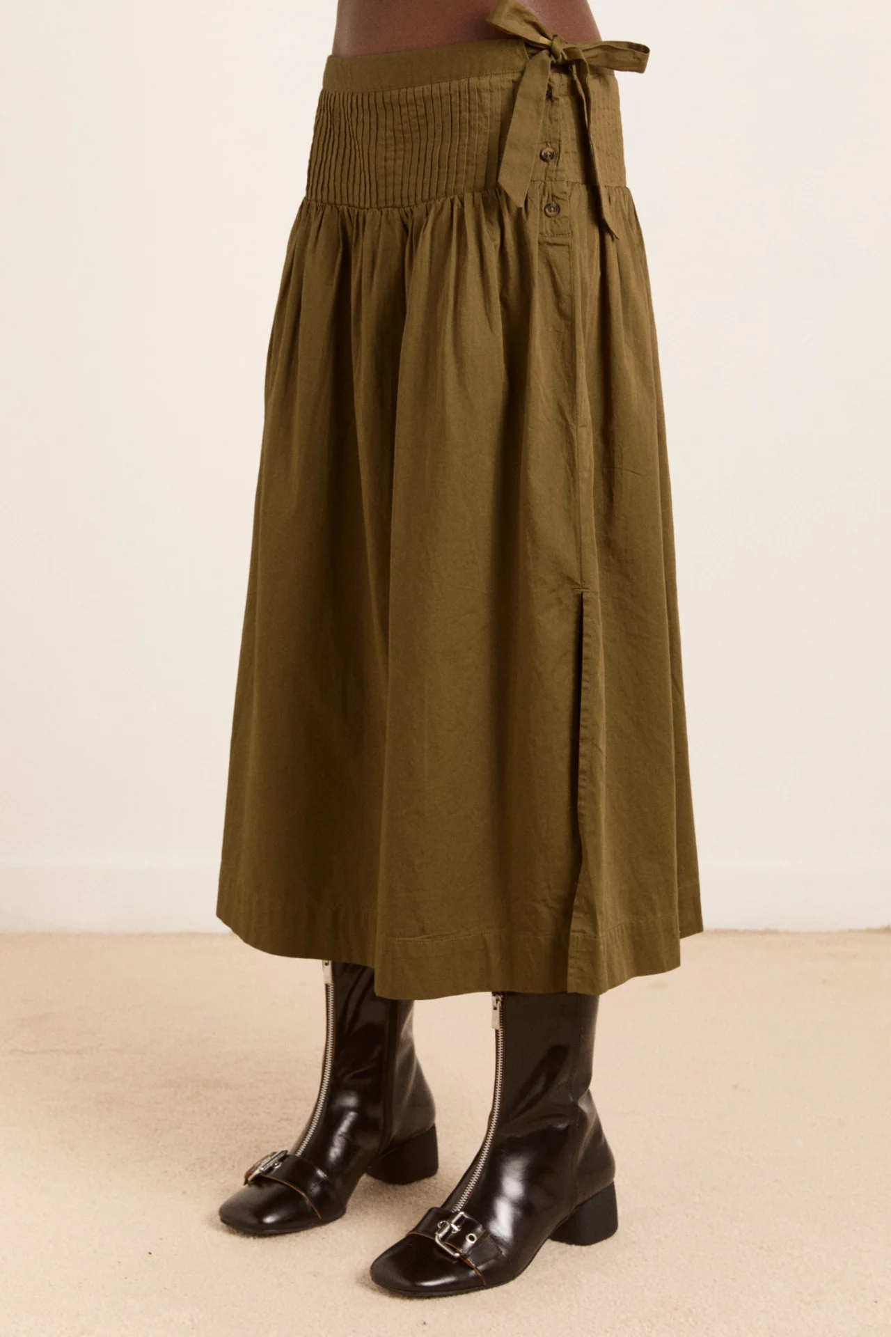 1675-josie-midi-skirt-olive-cotton-satin-9.webp Josie Midi Skirt - Olive Cotton Satin
