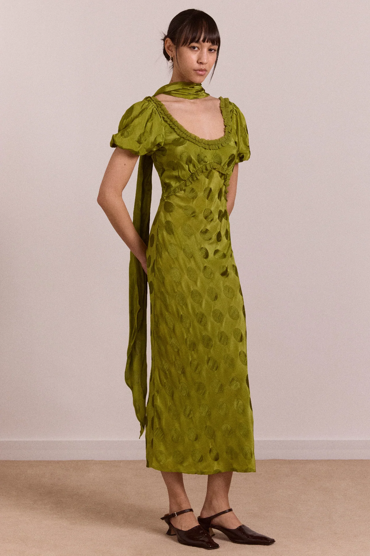 2179-aoife-midi-dress-jacquard-green-spot-1.webp Aoife Midi Dress - Jacquard Green Spot